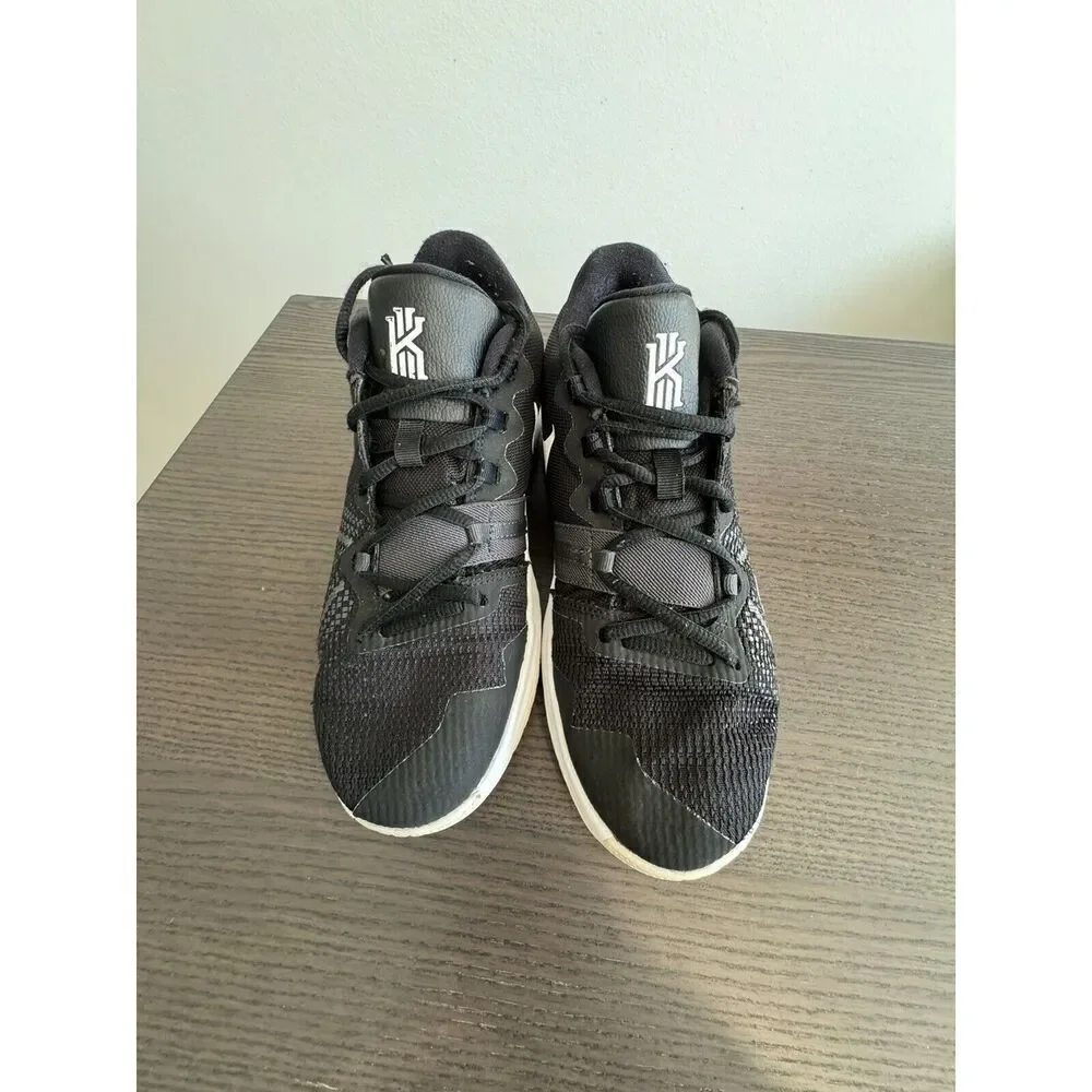 Nike Boys Kyrie Irving Flytrap Black White Size 6Y‎ Basketball Shoes Sneakers